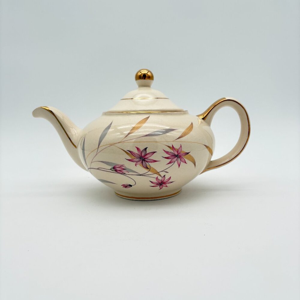 Vintage Sadler Windsor Floral Leaves Gold Gilded Made in England China teapot